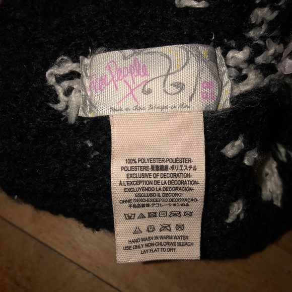 SOLD!! NWOT Free People Winter Hat - Picture 2 of 2
